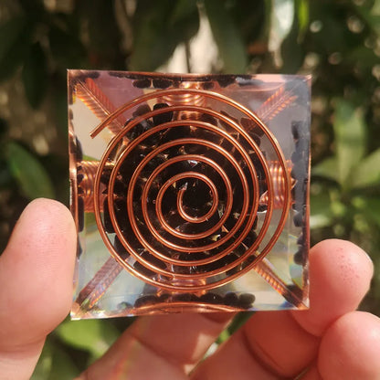 Spiralförmige Kupferdraht-Orgonit-Pyramide aus Obsidian – Heilenergie & Yoga-Meditations-Ornament